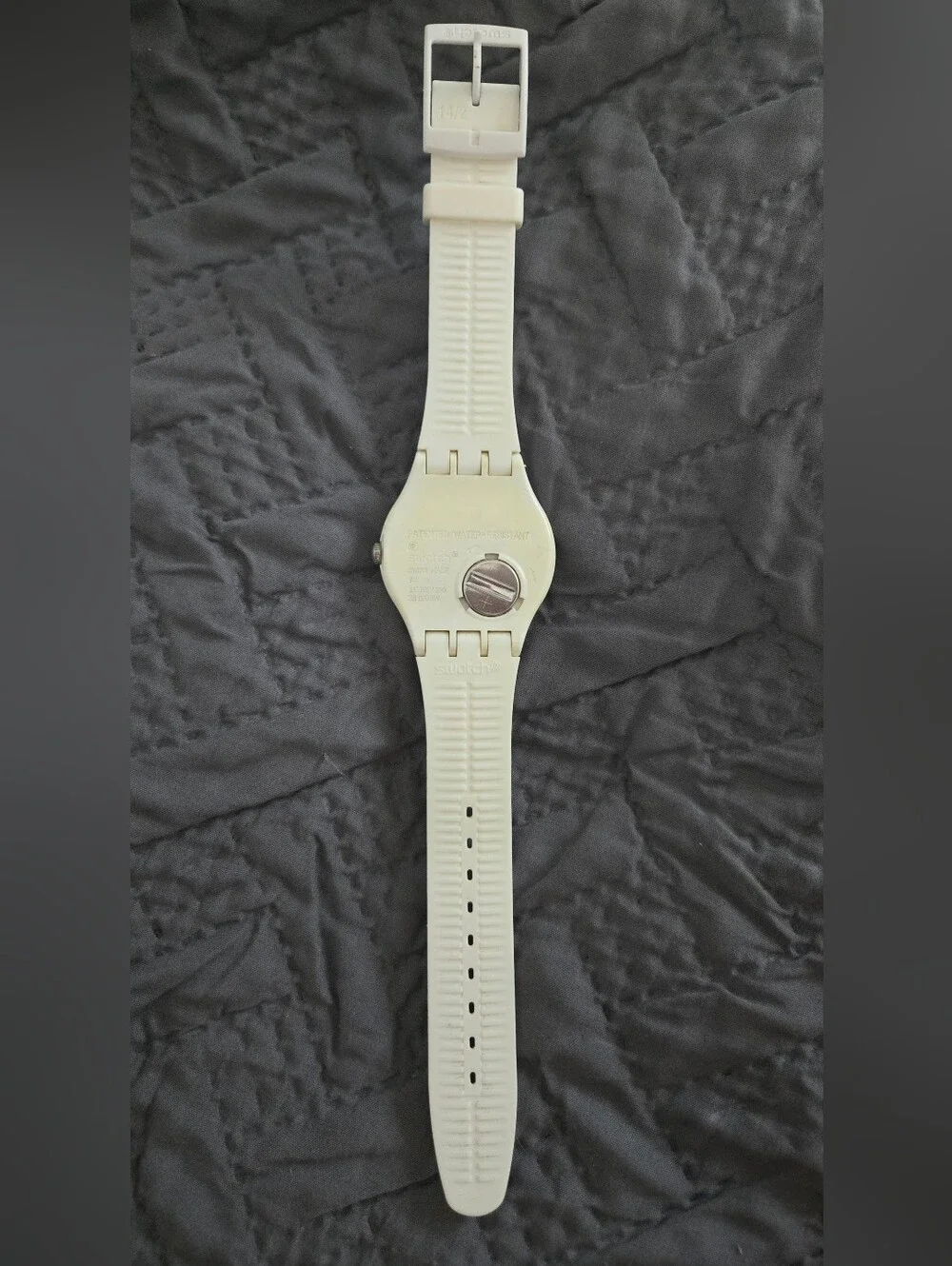 Swatch White Rebel SUOW701 41 mm Vintage Watch Ag 2010 Needs A Battery
